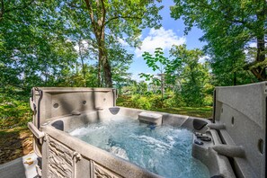 Tina de hidromasaje al aire libre