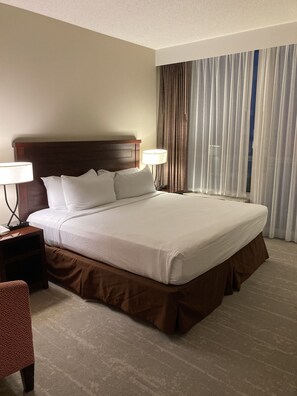 3 bedrooms, in-room safe, free WiFi, bed sheets