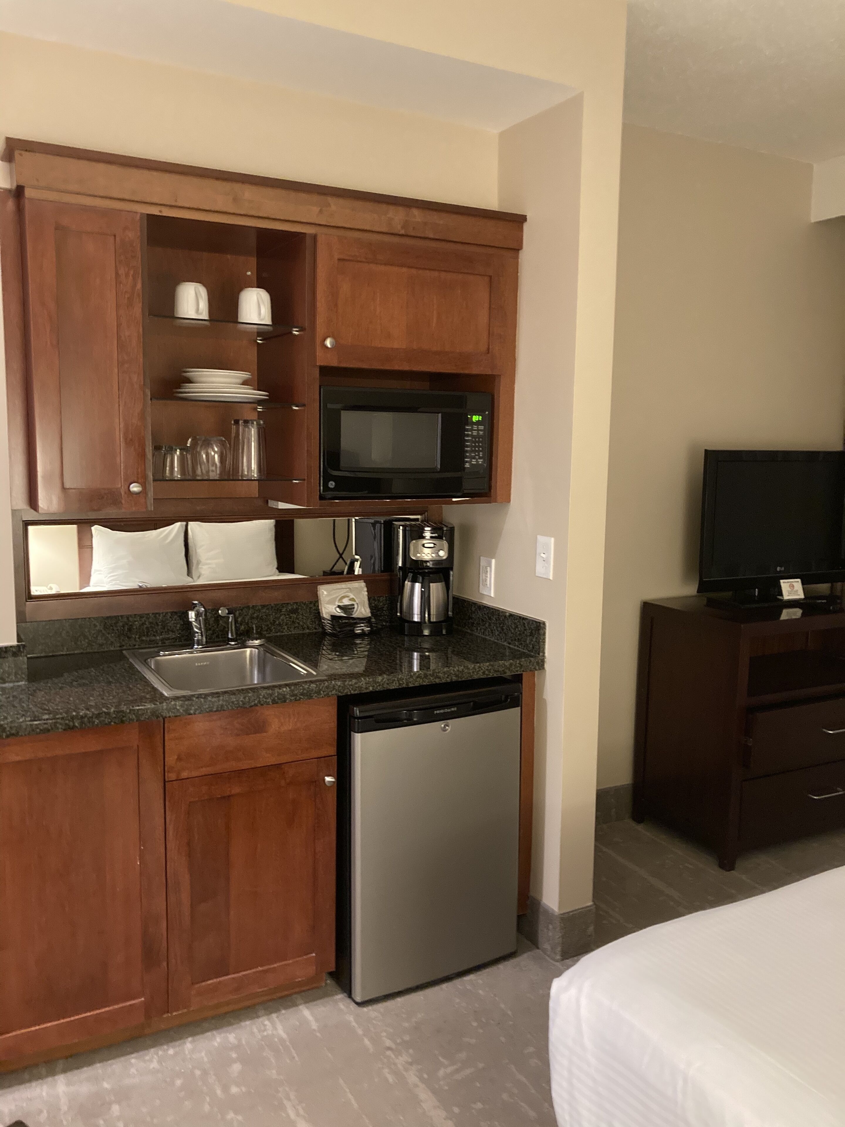 3 bedrooms, in-room safe, free WiFi, bed sheets