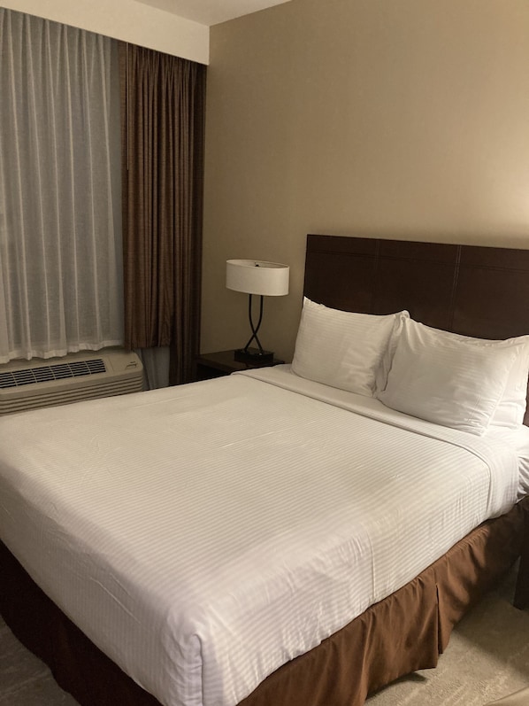3 bedrooms, in-room safe, free WiFi, bed sheets