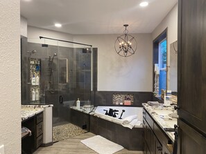 Combined shower/tub, jetted tub, towels, soap
