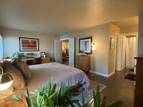 2 bedrooms, desk, iron/ironing board, free WiFi