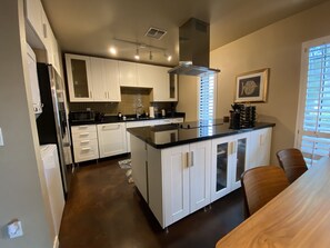 冰箱、微波炉、烤箱、炉灶