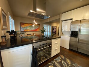 冰箱、微波炉、烤箱、炉灶