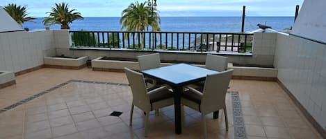 屋外ダイニングエリア