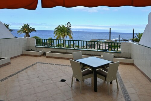 1st Line Sea View - Plaza