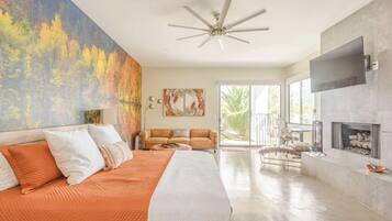 5 bedrooms, desk, iron/ironing board, travel crib