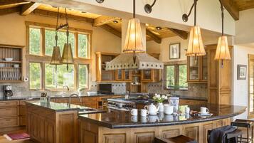 雪櫃、微波爐、焗爐、爐具