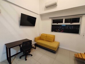 Loft | Down duvets, desk, laptop workspace, blackout curtains