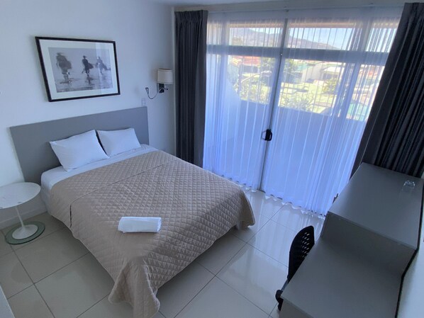 Comfort Room | Down duvets, desk, laptop workspace, blackout curtains