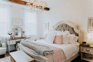 1 bedroom, iron/ironing board, free WiFi, bed sheets - Residences on Main- Yellow Branch Suite (Walhalla)