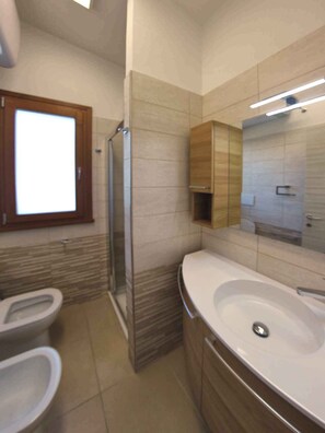 Bathroom - Holiday apartment mit Klimaanlage und Balkon (Lignano Sabbiadoro)