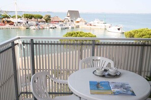 Outdoor dining - Holiday apartment mit Klimaanlage und Pool (Lignano Sabbiadoro)