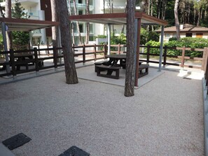 Outdoor dining - Holiday apartment mit Klimaanlage und Terrasse (Lignano Sabbiadoro)