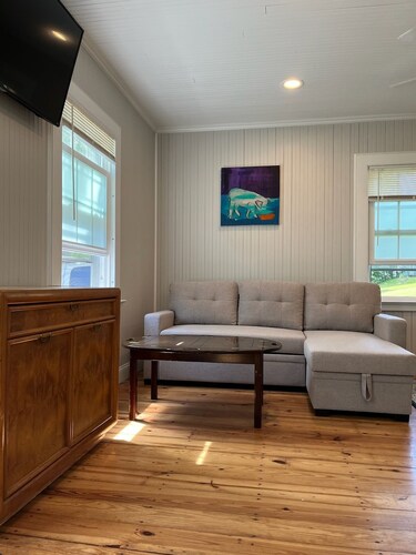 Historic Whitneyville Cottage