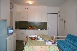 Dining - Holiday apartment mit Klimaanlage und Balkon (Lignano Sabbiadoro)