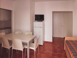Dining - Holiday apartment mit Terrasse und Klimaanlage (Lignano Sabbiadoro)