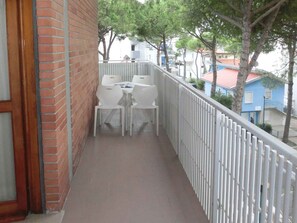 Outdoor dining - Holiday apartment mit Klimaanlage und Balkon (Lignano Sabbiadoro)