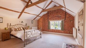 13 bedrooms, desk, iron/ironing board, free WiFi