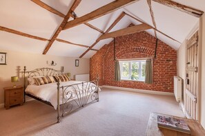 13 habitaciones, escritorio y tabla de planchar con plancha 