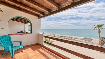 Family Villa, 2 Bedrooms, Ocean View | Pemandangan balkoni