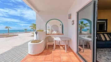 Family Villa, 2 Bedrooms, Ocean View | Terrace/patio