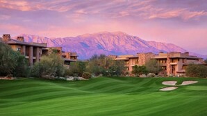 A golf course with a mountainous backdrop and modern buildings. - Luxurious Resort Stay, 2br lock off at Westin Palm Desert (Palm Desert)