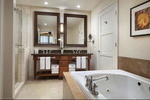 Ensemble douche/baignoire, baignoire Ă jets, sĂšche-cheveux