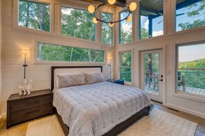 3 habitaciones, tabla de planchar con plancha, wifi y ropa de cama