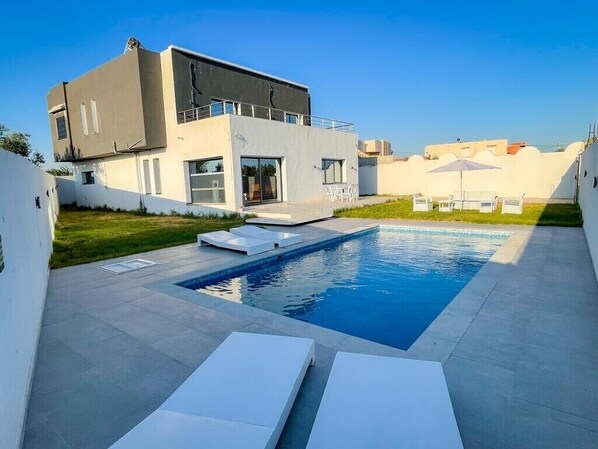 Outdoor pool - Villa MARYEM (Tunis)