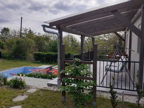 Ferienhaus familienfreundlich mit Pool und Kinderspielplatz