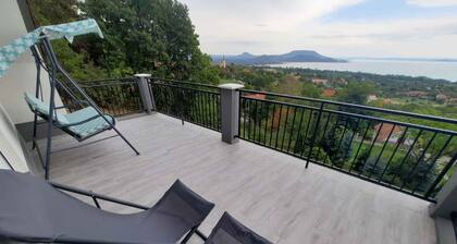 Holiday home with view and pool