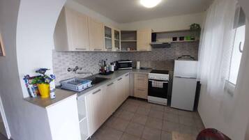 Fridge, microwave, oven, stovetop