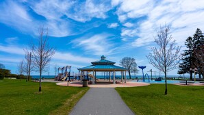 A park with a gazebo, playground, and a clear sky. - Lakeside Modern House 4BR - Steps to the lake (Bowmanville)
