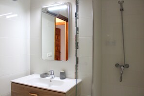 Dutxa, tovalloles i paper higiènic