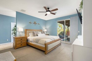 4 Schlafzimmer, Schreibtisch, Bügeleisen/Bügelbrett, Reisekinderbett