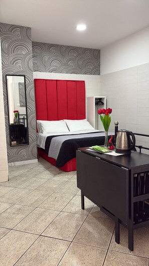 1 chambre, fer et planche à repasser, Wi-Fi, draps fournis