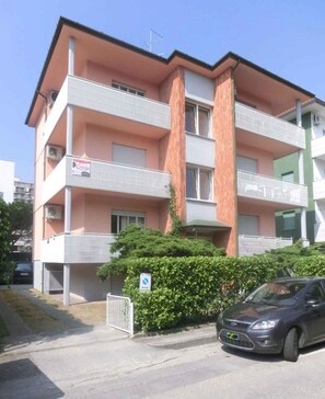 Exterior - Holiday apartment with balcony and air conditioning (Lignano Sabbiadoro)