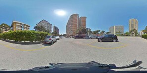 Parkplätze auf dem Gelände