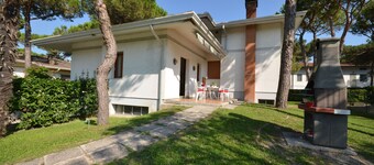 Holiday apartment with private garden