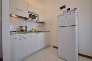 Fridge, microwave, stovetop