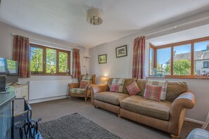 Smart TV, fireplace - Brook Cottage - village cottage close to pubs and walks (Coniston)