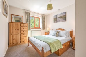 3 chambres, fer et planche à repasser, Wi-Fi, draps fournis