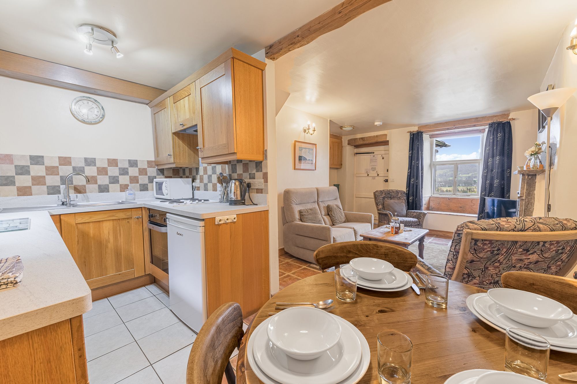 Kühlschrank, Mikrowelle, Ofen, Geschirrspüler