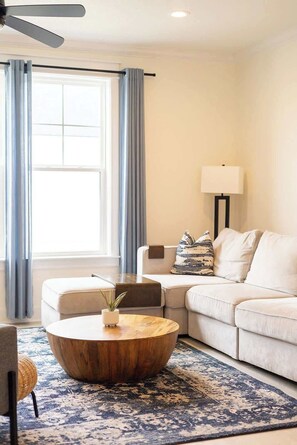 Smart TV, offices - Luxury Beach Townhome | Team Joseph Ellen (Jacksonville Beach)