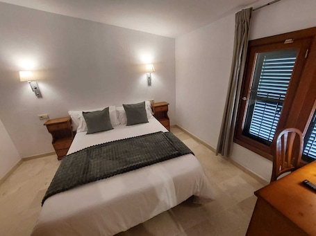 Standard Double or Twin Room | Desk, free WiFi, bed sheets