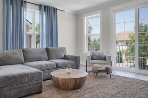 Smart TV, offices - *Jax Beach Retreat*- Blocks from beach, spacious (Jacksonville Beach)