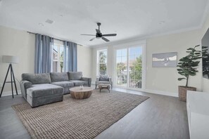 Een smart-tv en een kantoor