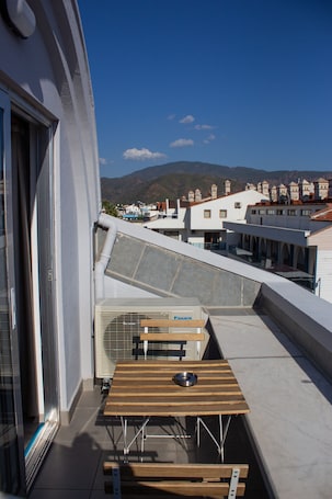 Superior Apartment, 1 King Bed with Sofa bed, Kitchen, Beachside | Terrace/patio