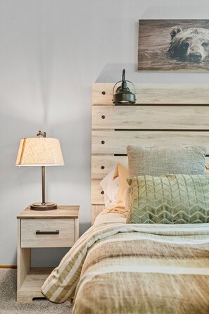 5 habitaciones, tabla de planchar con plancha, wifi y ropa de cama 